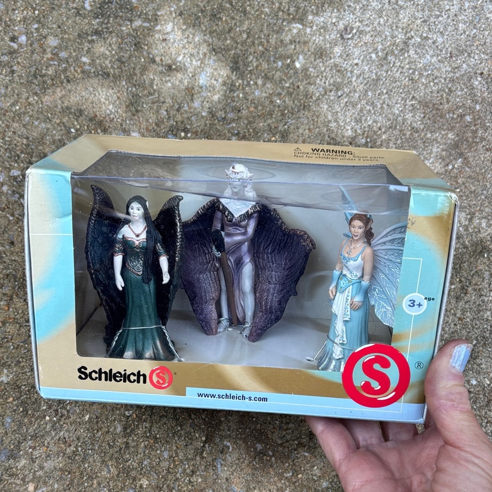 Schleich elves never removed from box - box is bent on top